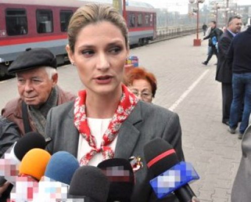 Mănescu, despre intenţia Primăriei Constanţa de a prelua Portul: Consiliul Local va mări taxele sau îl va pune pe butuci